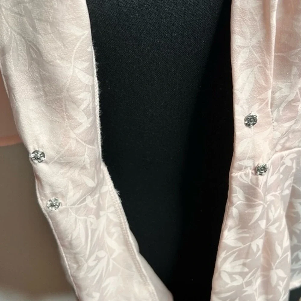 ASTR Blush Pink Satin Pleated Front V Neck Tie Kimono Top - Picture 11 of 14